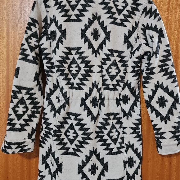 Aztec Patterned Women's Jacket - Picture 2 of 4